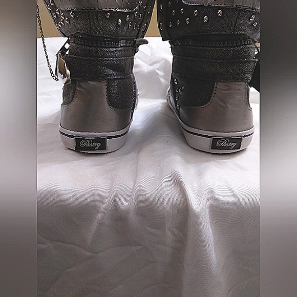 Pastry Women's Pinwheel Sneakers Size 8.5 Gray/ Black - Picture 4 of 9